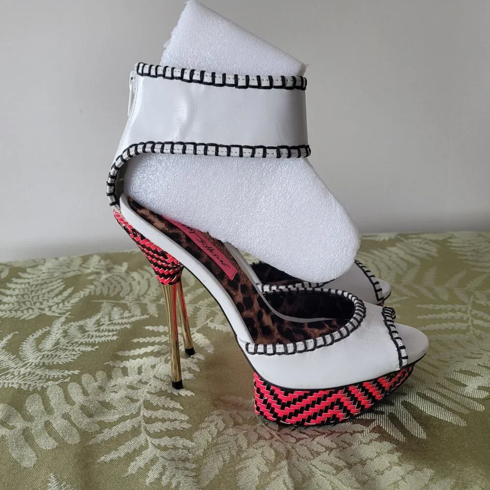 Betsey Johnson Tricksy Heels - Picture 3 of 9